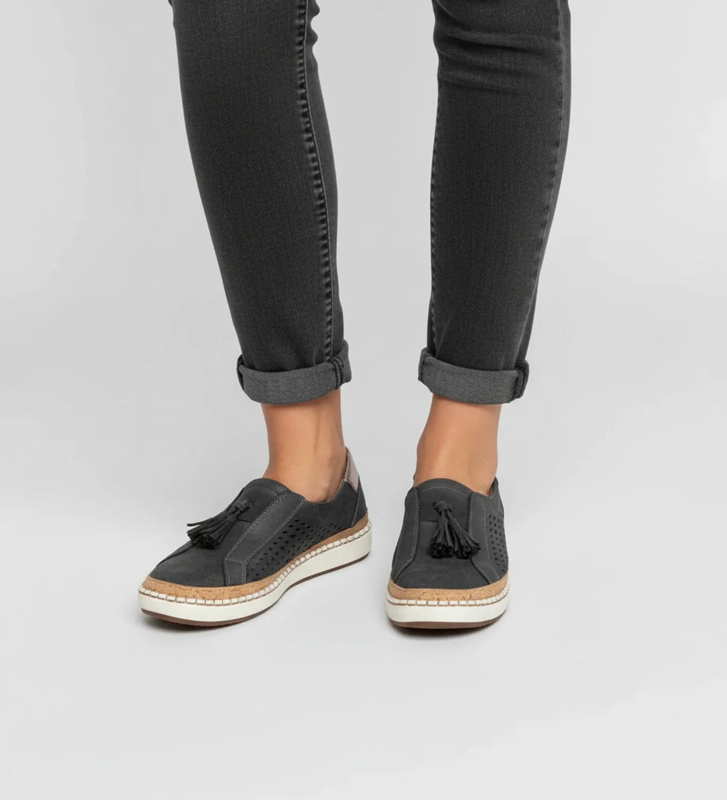Damen-Slip-on-Loafer-Sneaker mit Perforation und Quasten
