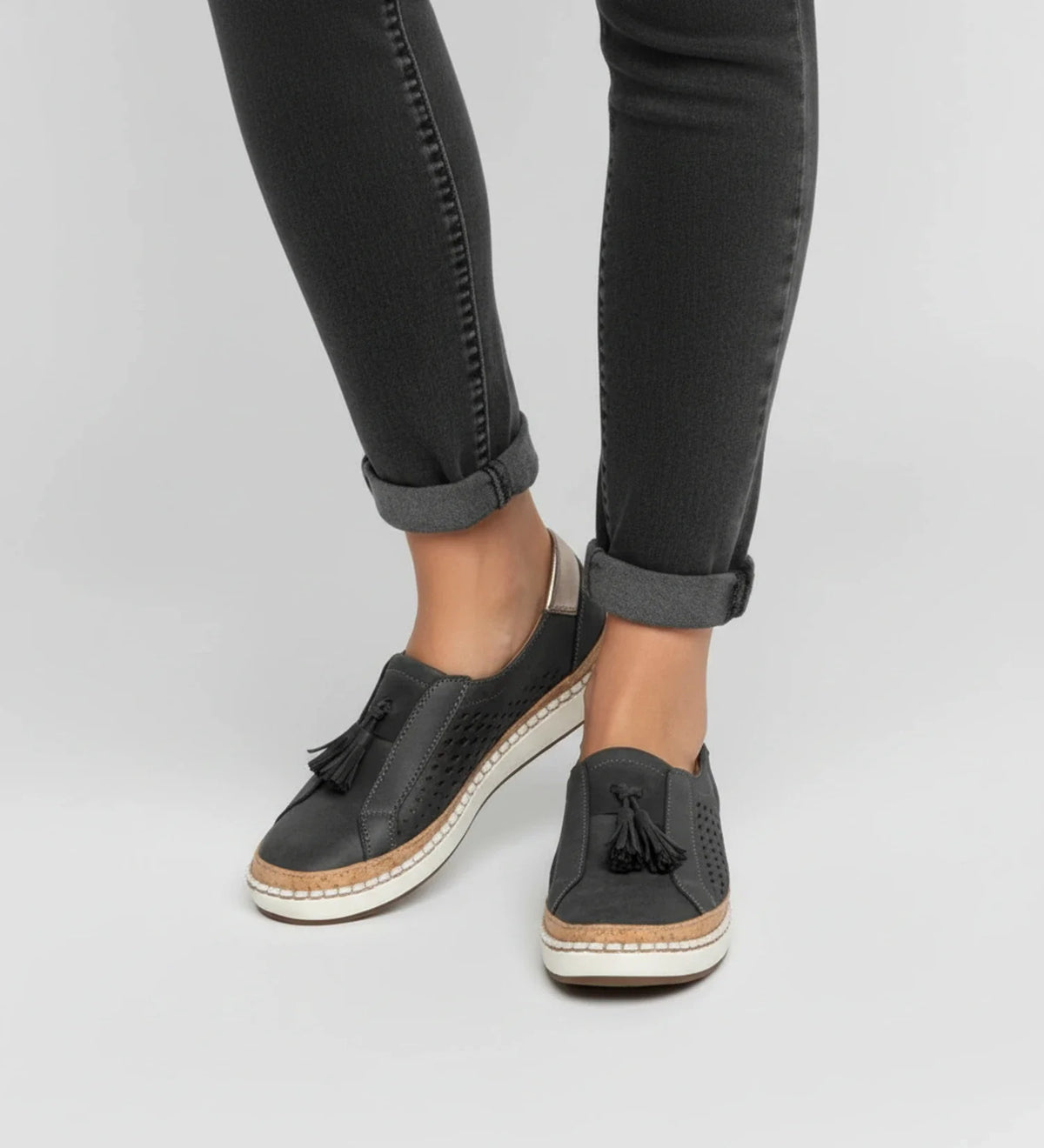 Damen-Slip-on-Loafer-Sneaker mit Perforation und Quasten