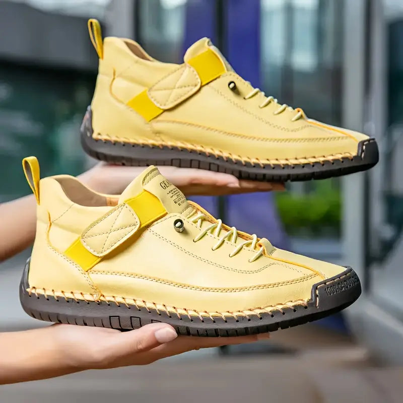 Damen-Sneaker mit orthopädischer Sohle und Elastikeinsätzen