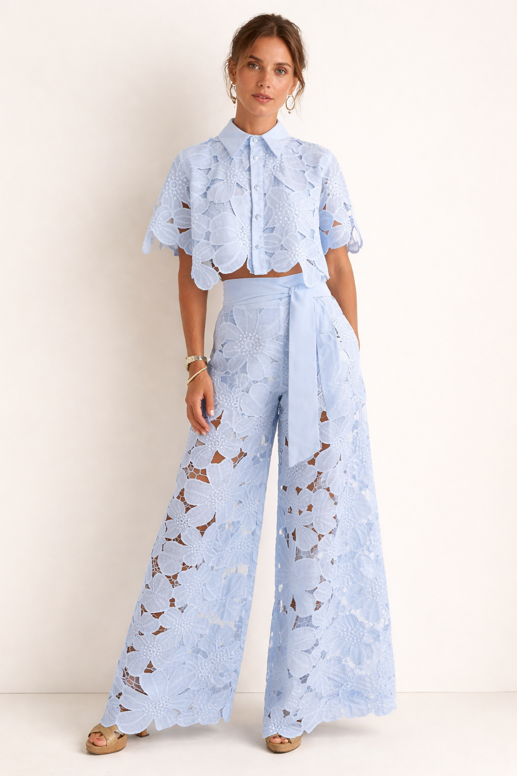 Damen-Sommerset aus Bluse und Hose mit weitem Bein und elegantem Muster
