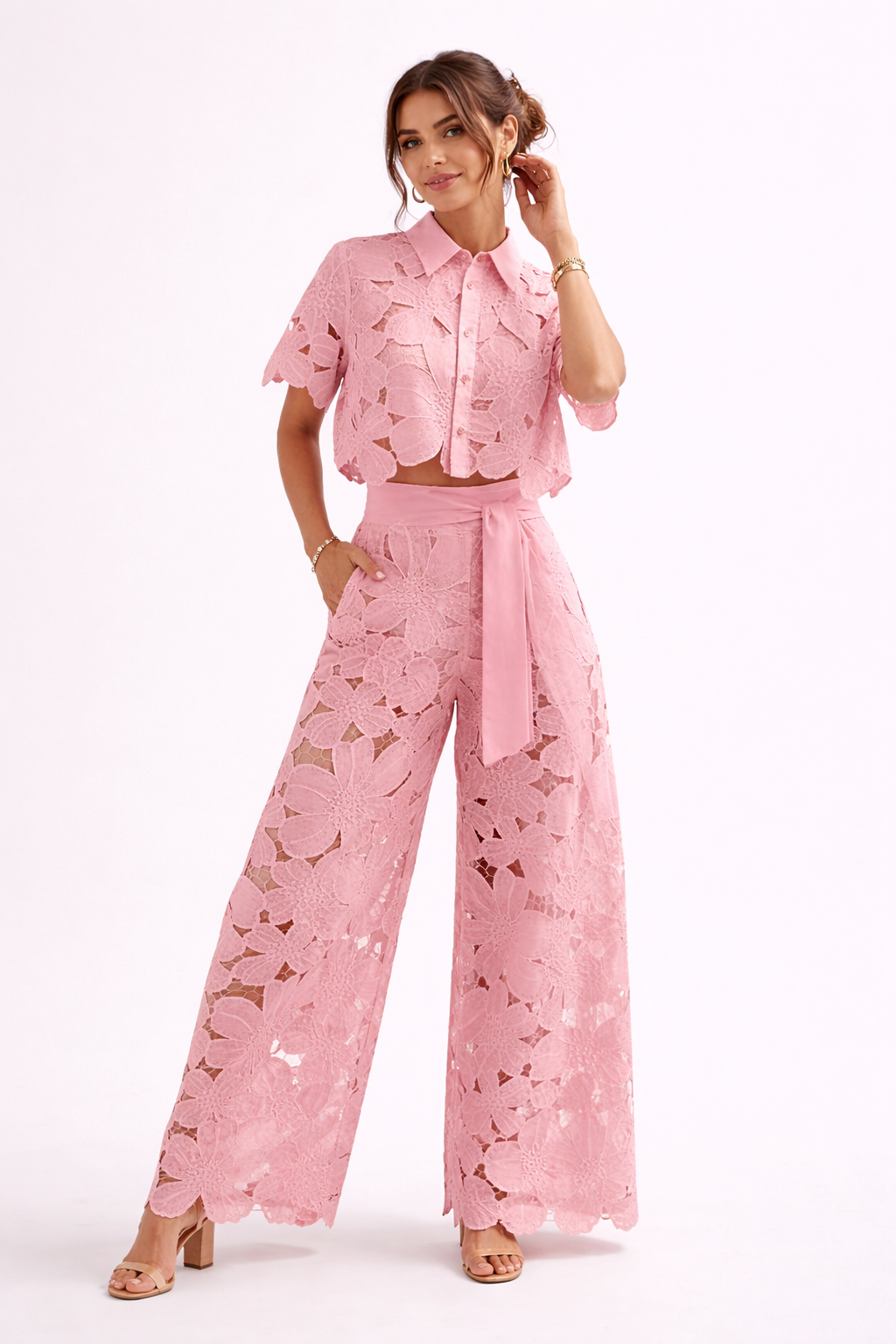 Damen-Sommerset aus Bluse und Hose mit weitem Bein und elegantem Muster