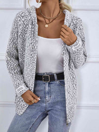 Damen-Strickjacke mit Kapuze und Vordertaschen