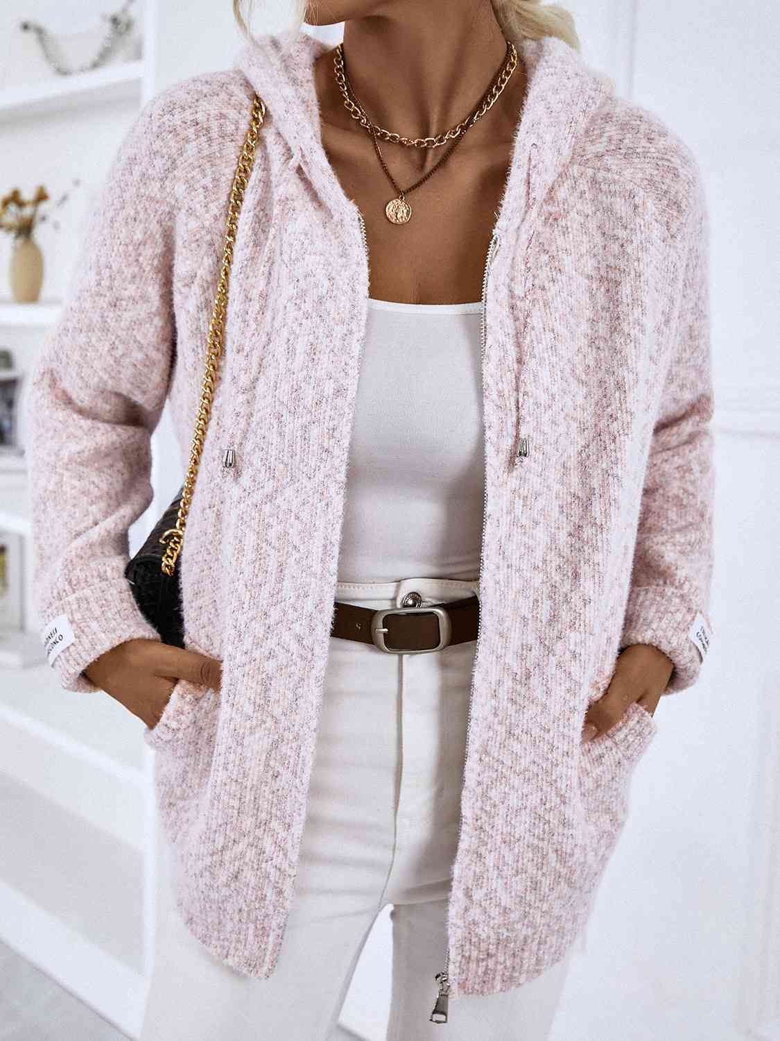 Damen-Strickjacke mit Kapuze und Vordertaschen