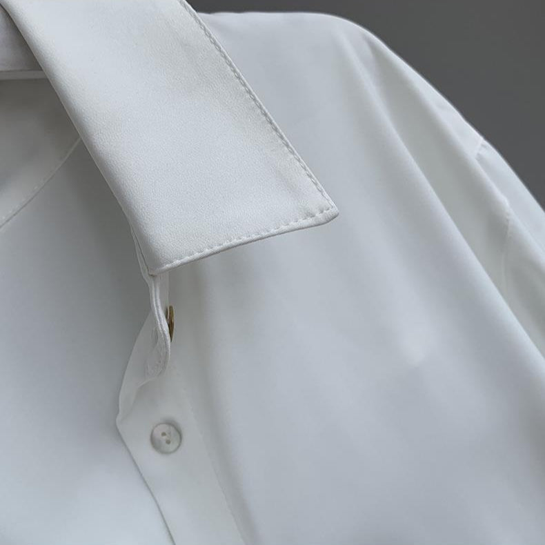 Damenbluse mit langen Ärmeln und Kragen