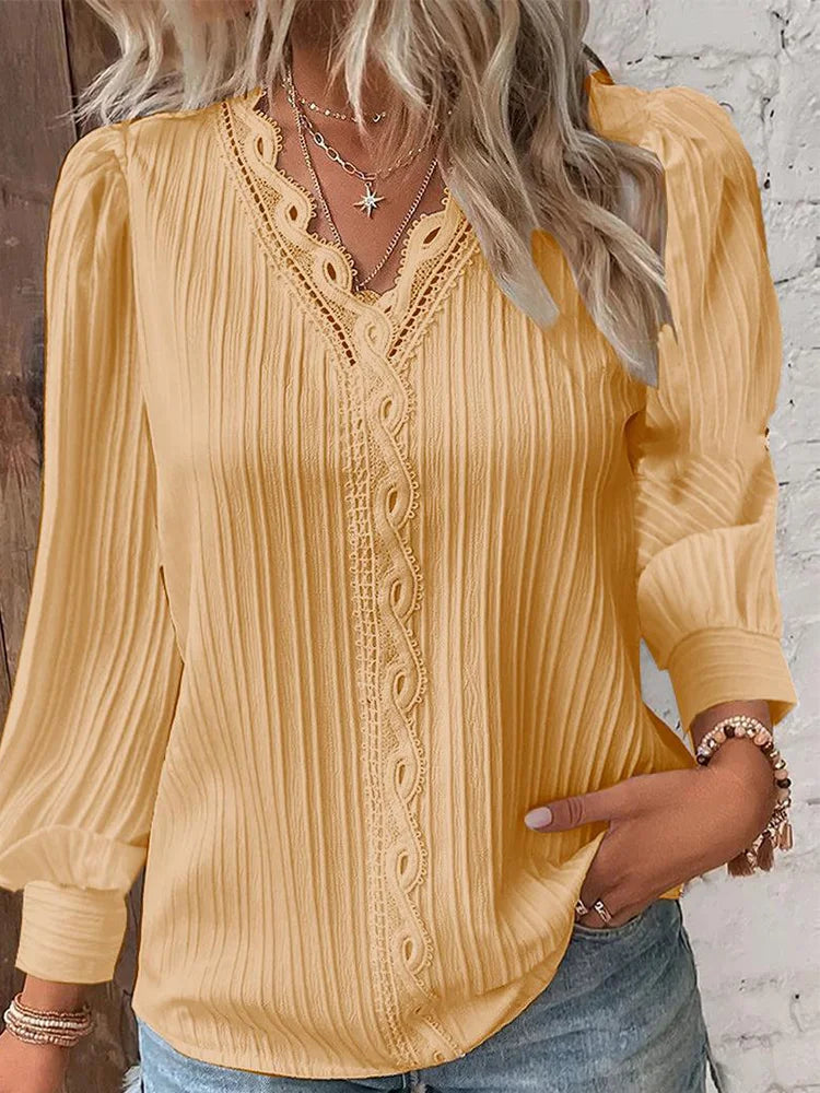 Damenbluse mit stilvollen Details
