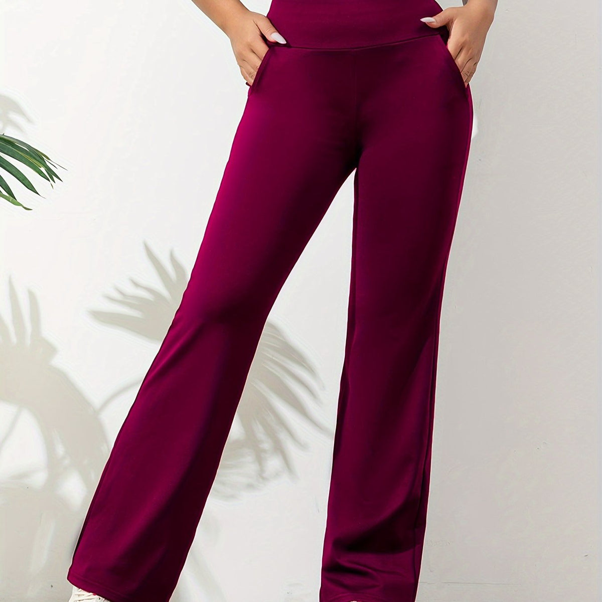 Damenhose im Bootcut-Schnitt mit hohem Bund