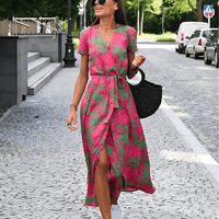 Damenkleid mit Schlitz und Schnürung