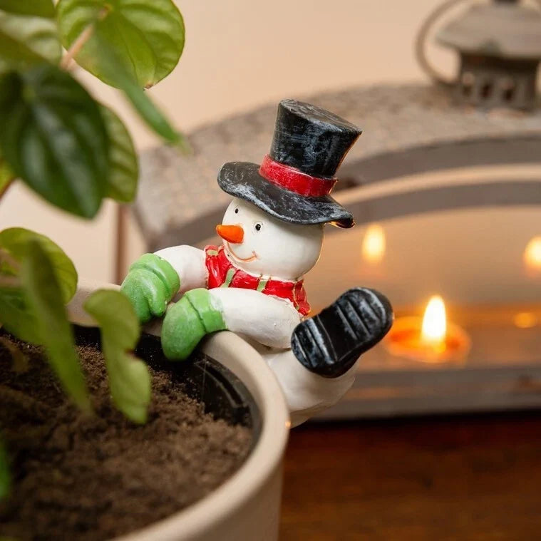 Dekorative Schneemann-Pflanzendekoration im festlichen Stil