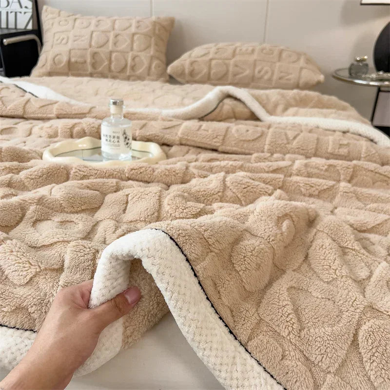 Dicke Fleecedecke mit Herzmuster
