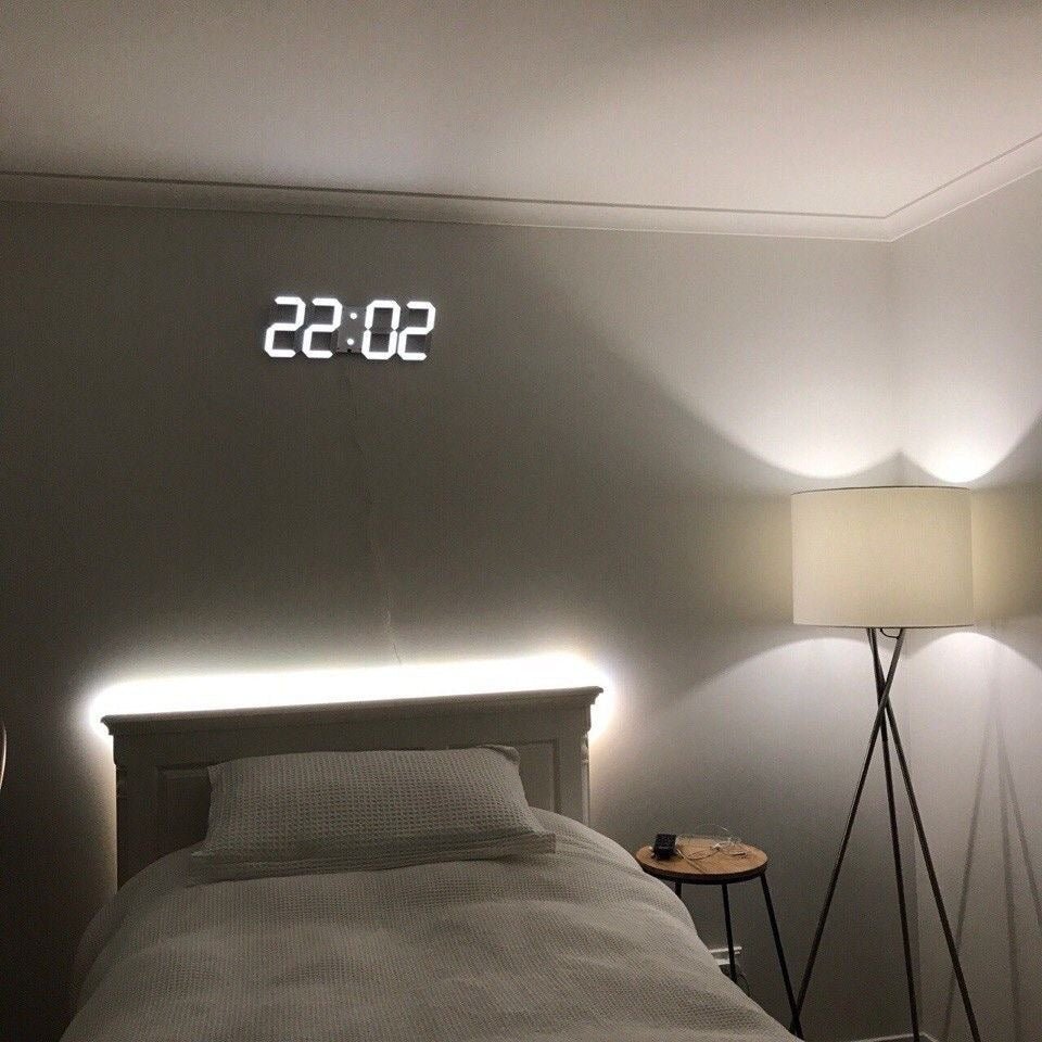 Digitale 3D-LED-Wanduhr – Moderne Anzeige mit dimmbarem Licht