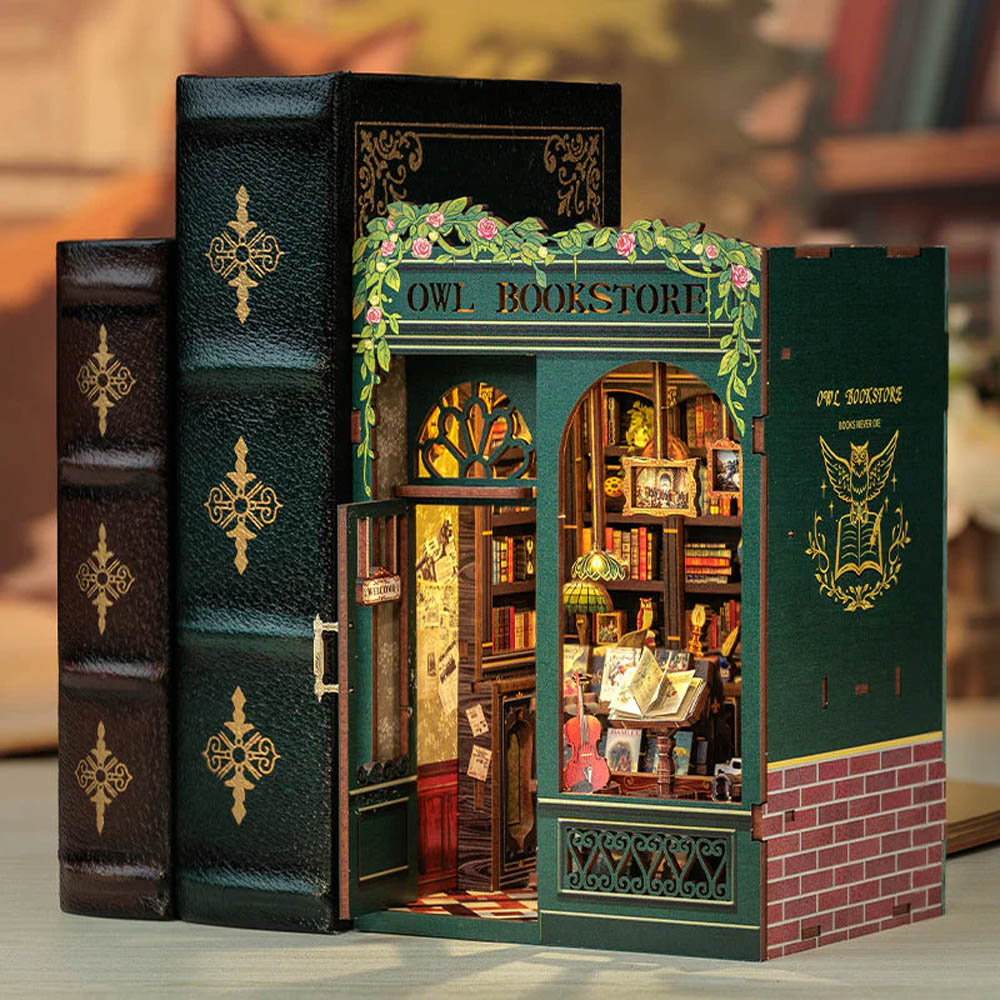 DIY-Book-Nook-Bausatz „Owl Bookstore“ mit LED-Beleuchtung, 88 Teile