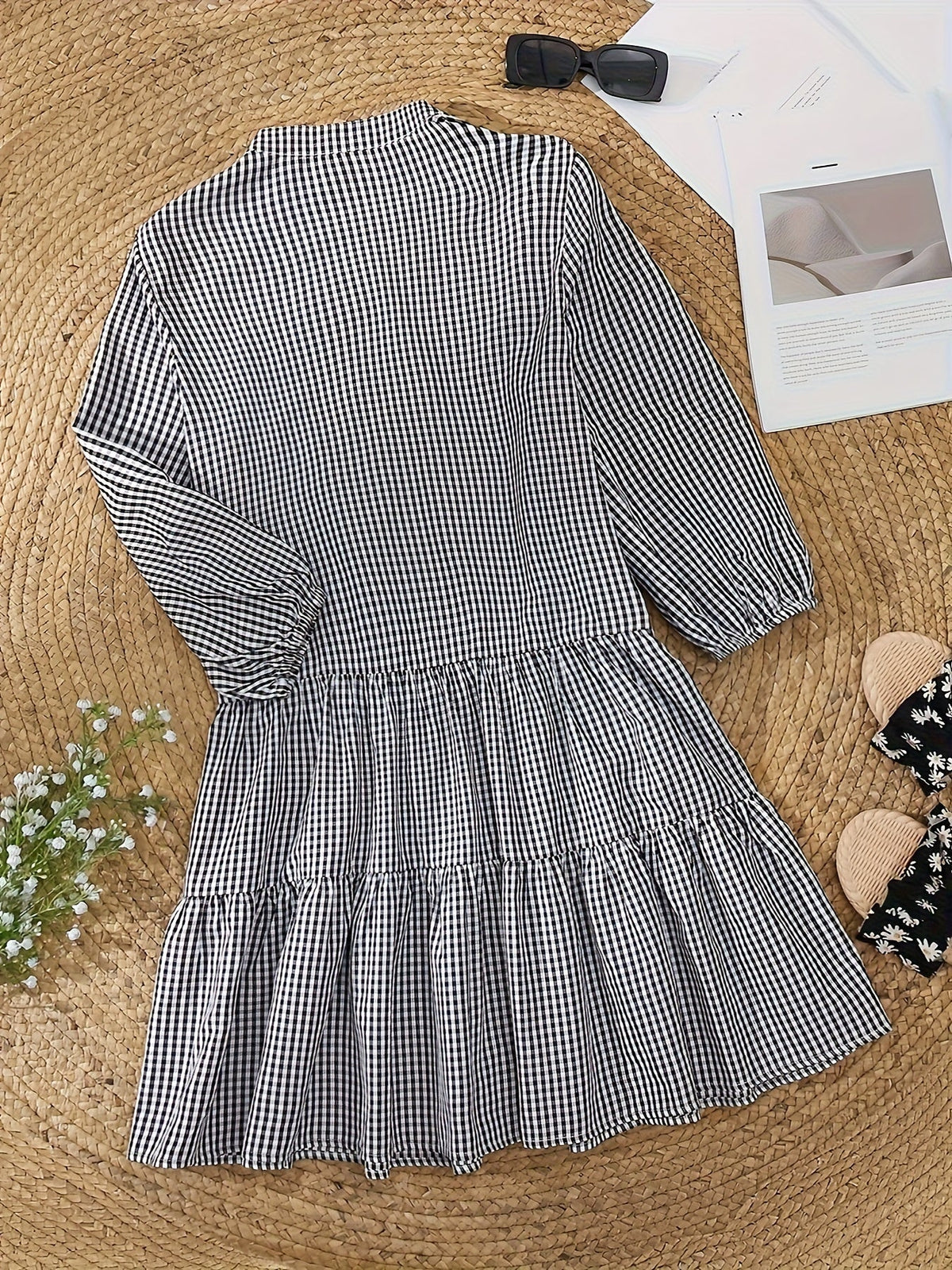 Durchgeknöpftes Damen-Minikleid für den Sommer