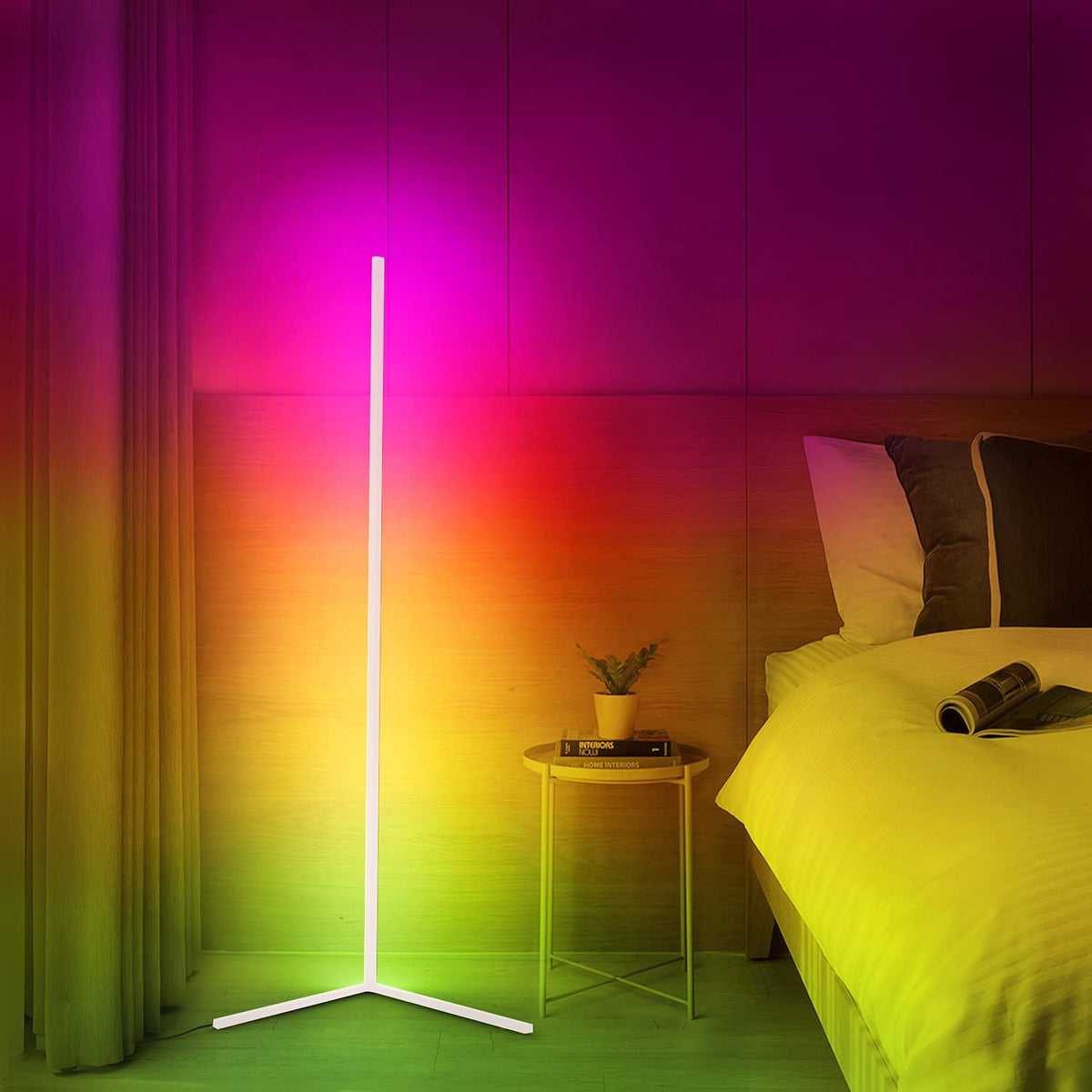Eck-Stehlampe für nahtlose Eckbeleuchtung im Wohnzimmer