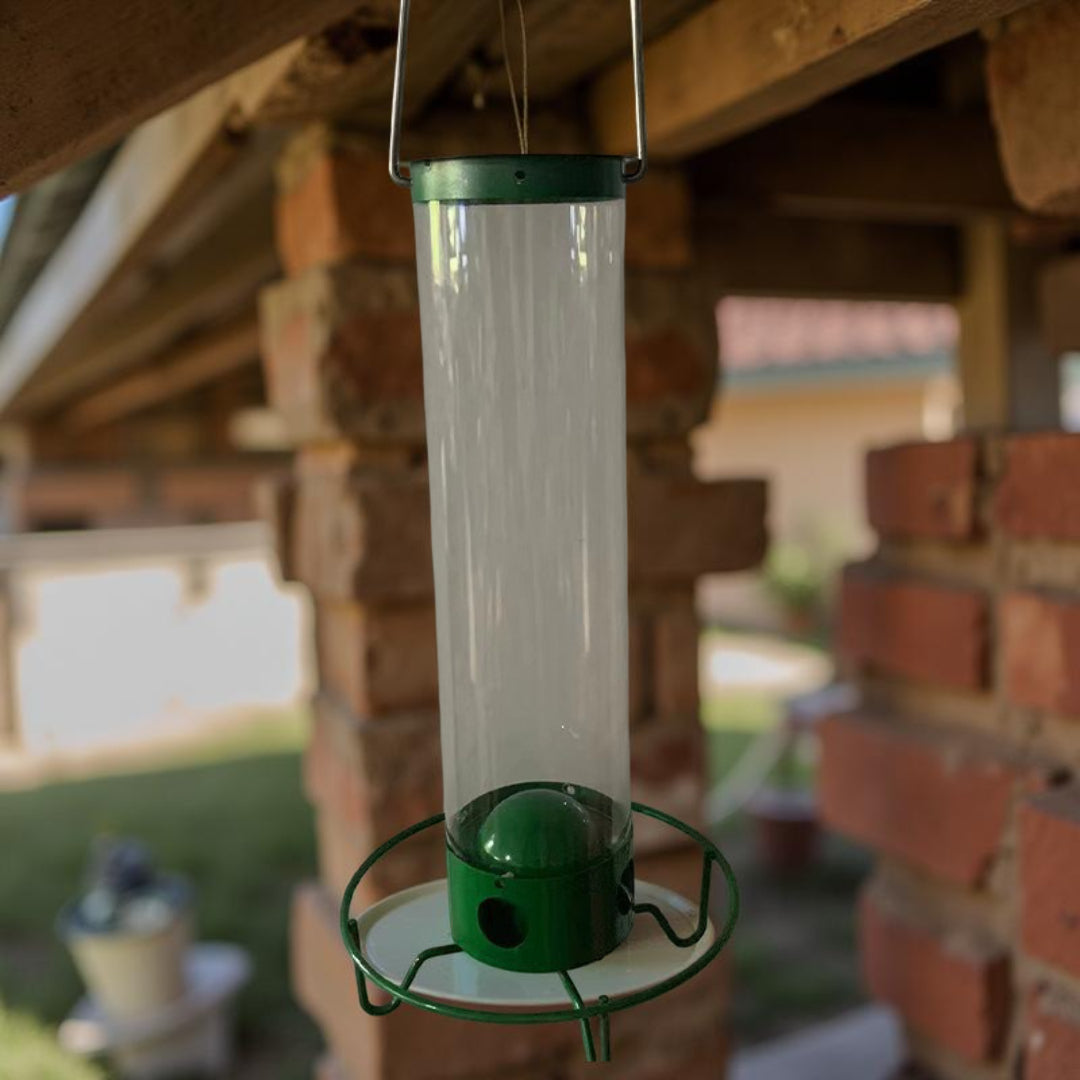 Eichhörnchensichere Röhren-Vogelfutterstation aus Metall zum Aufhängen für Garten und Außenbereich
