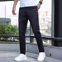 Einfarbige lässige Herrenjeans