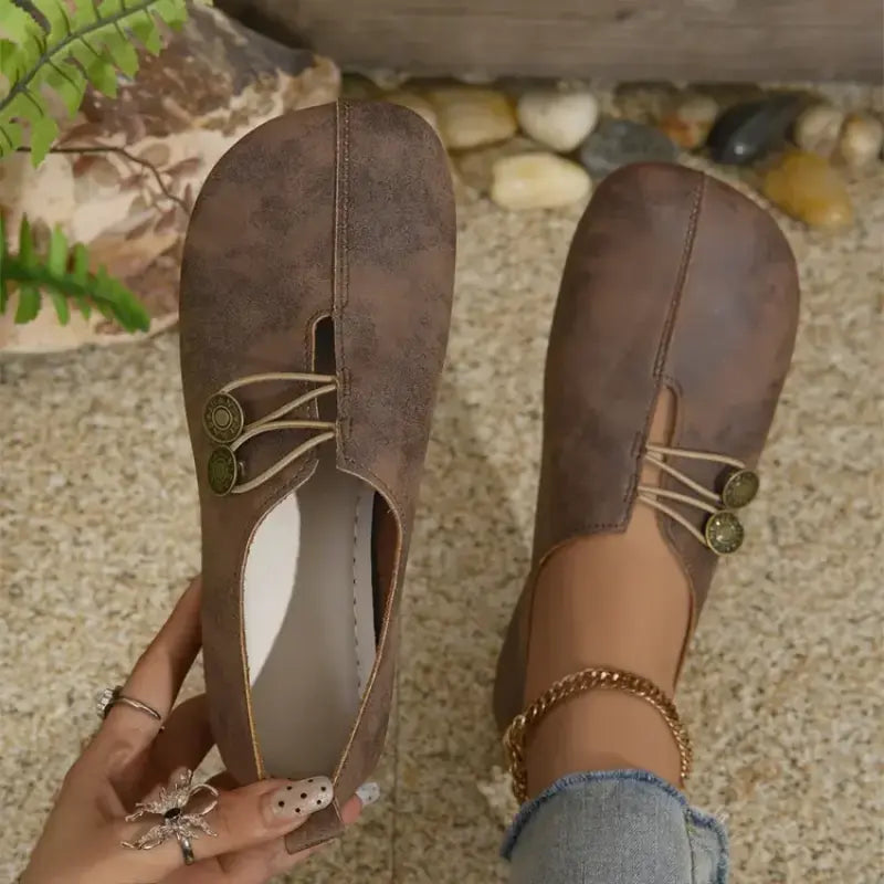 Elegante, ergonomische flache Schuhe mit runder Zehenkappe und weicher Sohle