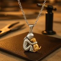 Elegante Halskette mit Umarmungs-Anhänger – stilvoller Schmuck