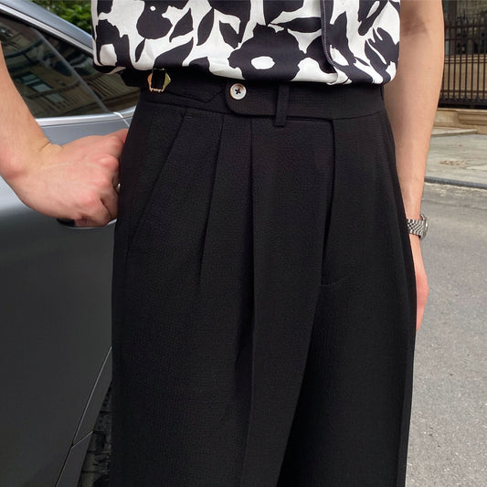 Elegante, karottenförmig geschnittene Herren-Bundfaltenhose mit hohem Bund
