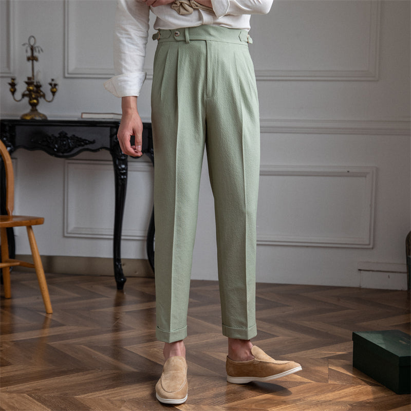 Elegante, karottenförmig geschnittene Herren-Bundfaltenhose mit hohem Bund