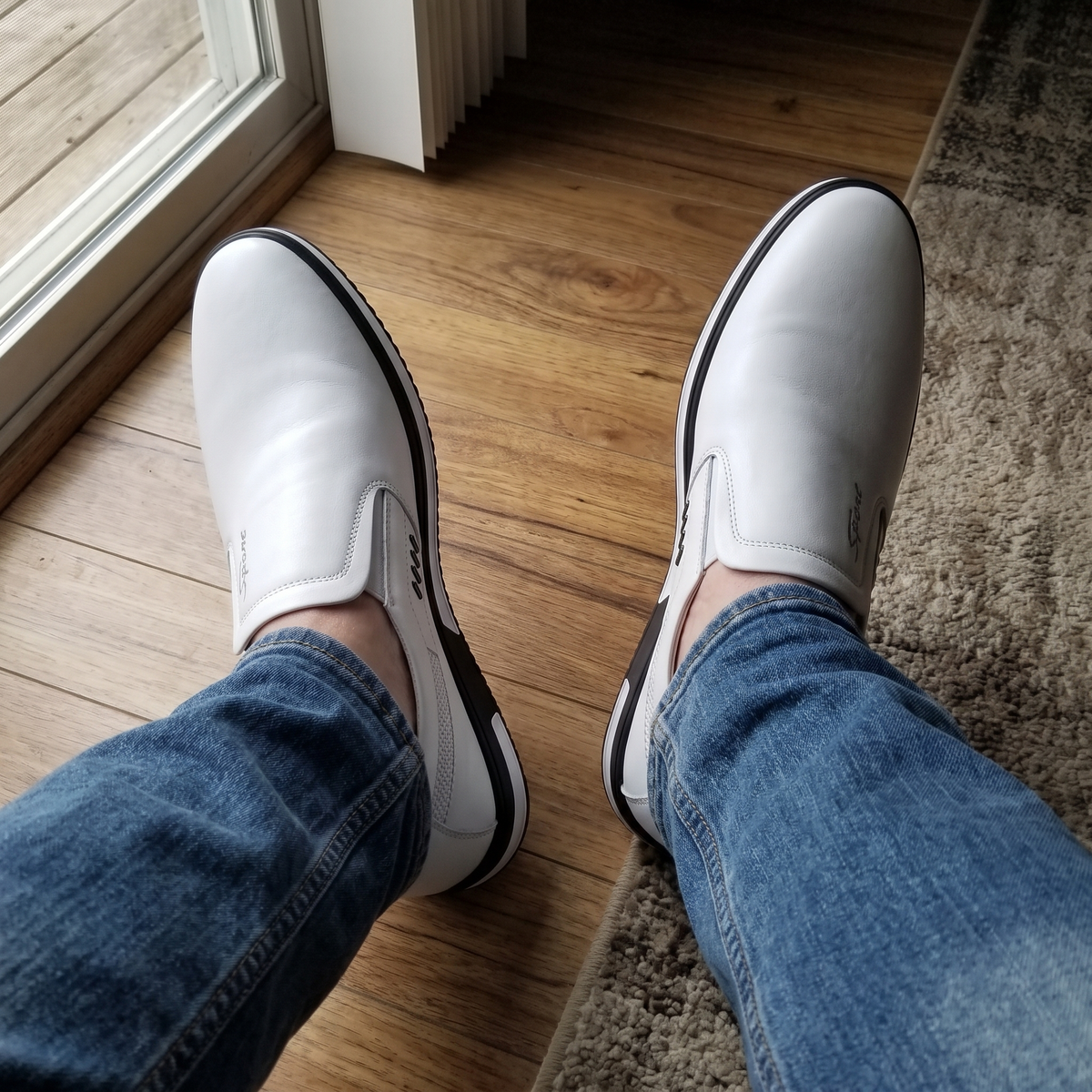 Elegante Leder-Sneaker zum Hineinschlüpfen