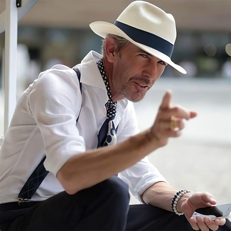 Eleganter klassischer Panamahut aus Handarbeit