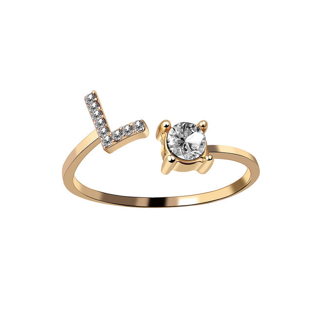 Eleganter Ring mit Initialen, um Erinnerungen lebendig zu halten