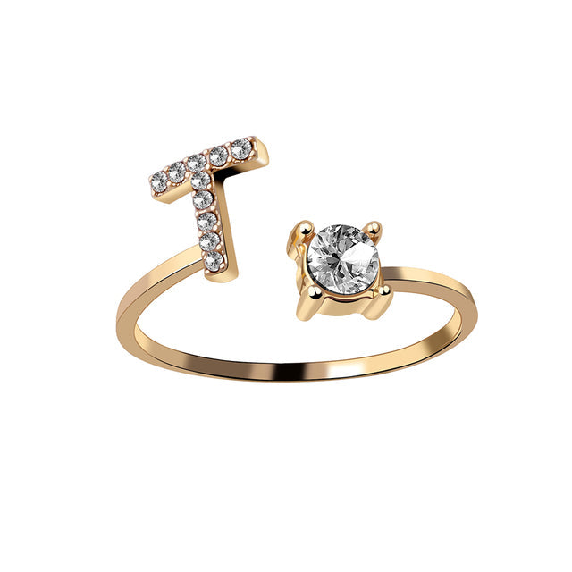 Eleganter Ring mit Initialen, um Erinnerungen lebendig zu halten