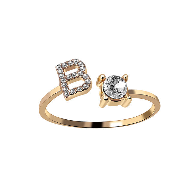 Eleganter Ring mit Initialen, um Erinnerungen lebendig zu halten