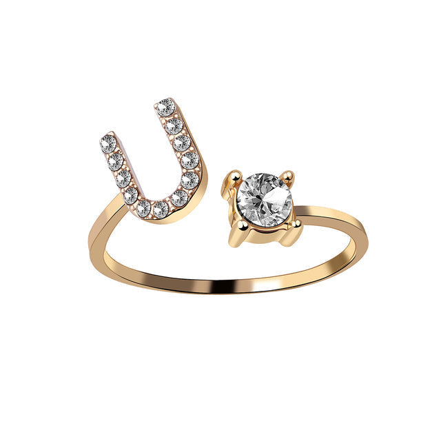 Eleganter Ring mit Initialen, um Erinnerungen lebendig zu halten