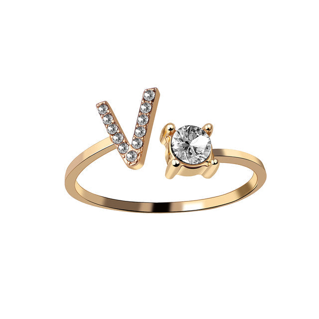 Eleganter Ring mit Initialen, um Erinnerungen lebendig zu halten