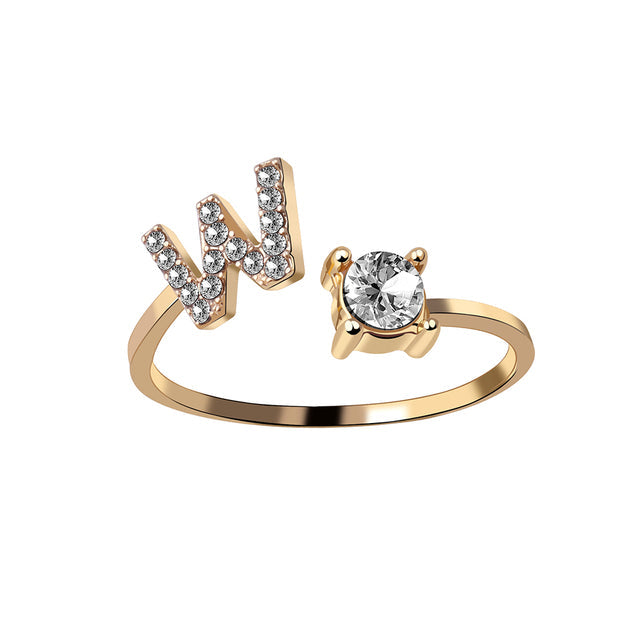 Eleganter Ring mit Initialen, um Erinnerungen lebendig zu halten