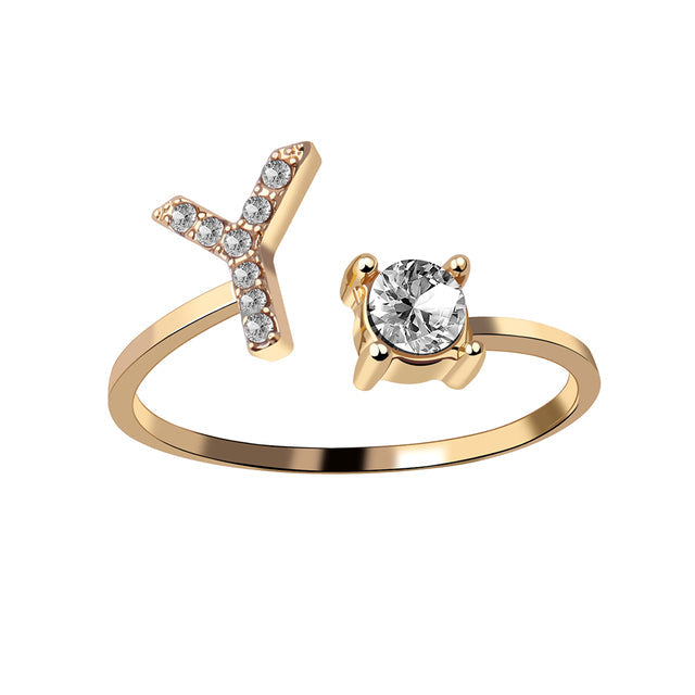 Eleganter Ring mit Initialen, um Erinnerungen lebendig zu halten