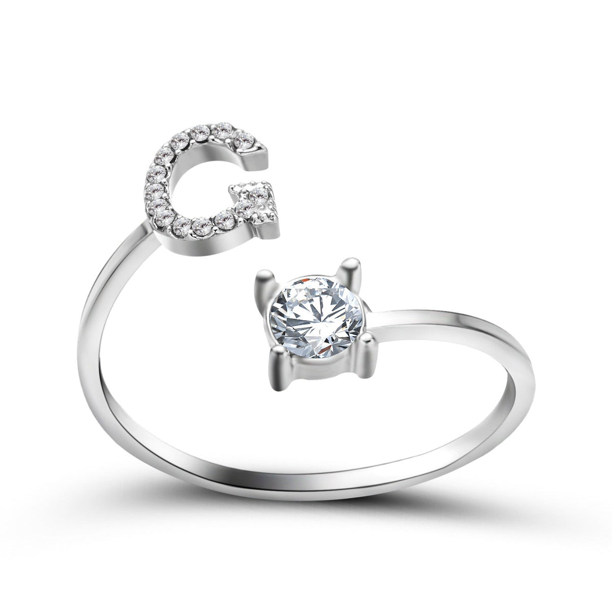 Eleganter Ring mit Initialen, um Erinnerungen lebendig zu halten
