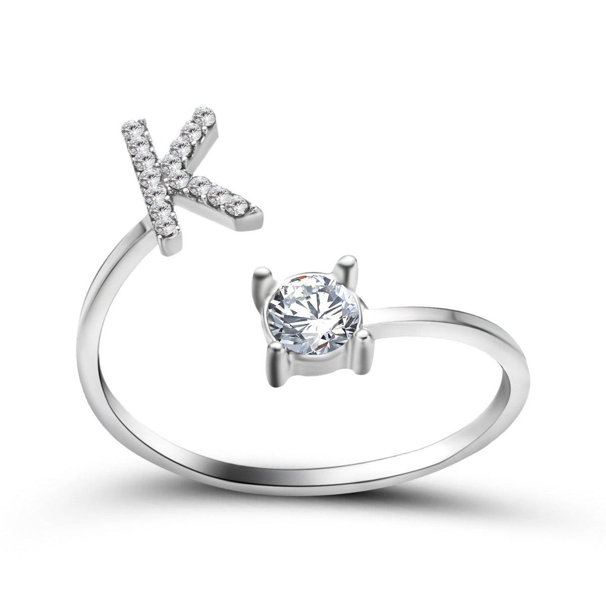 Eleganter Ring mit Initialen, um Erinnerungen lebendig zu halten