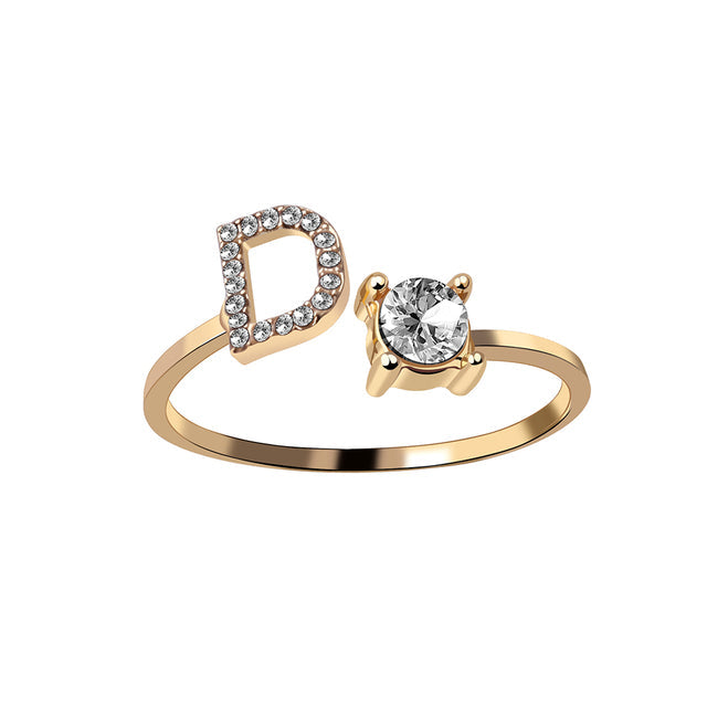 Eleganter Ring mit Initialen, um Erinnerungen lebendig zu halten
