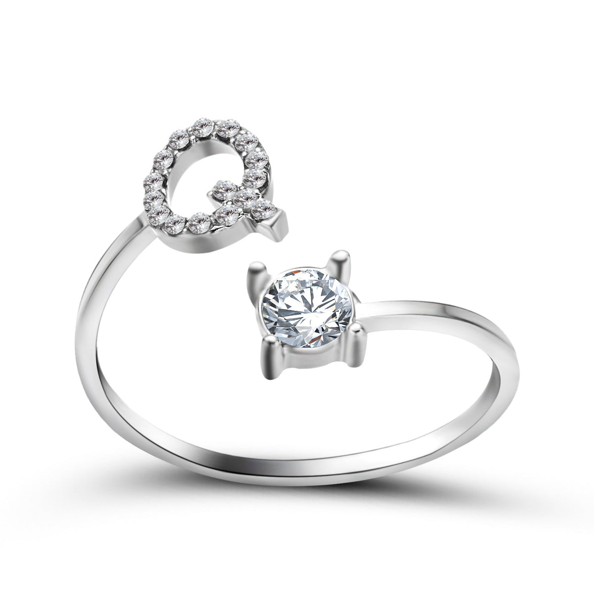 Eleganter Ring mit Initialen, um Erinnerungen lebendig zu halten