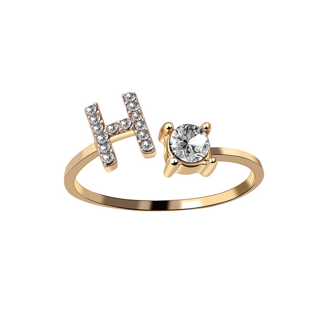 Eleganter Ring mit Initialen, um Erinnerungen lebendig zu halten