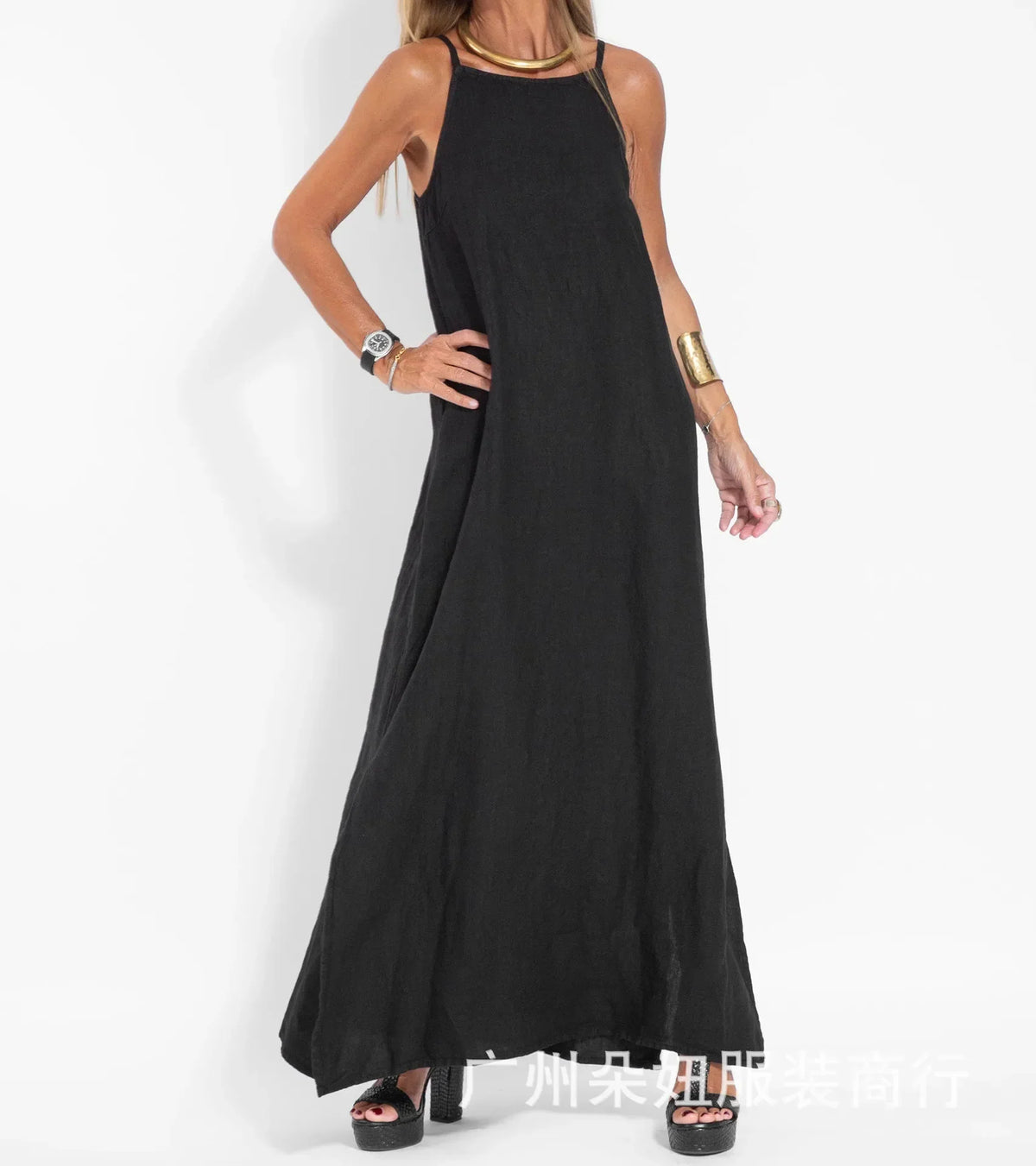 Elegantes Kleid mit Schlitzen