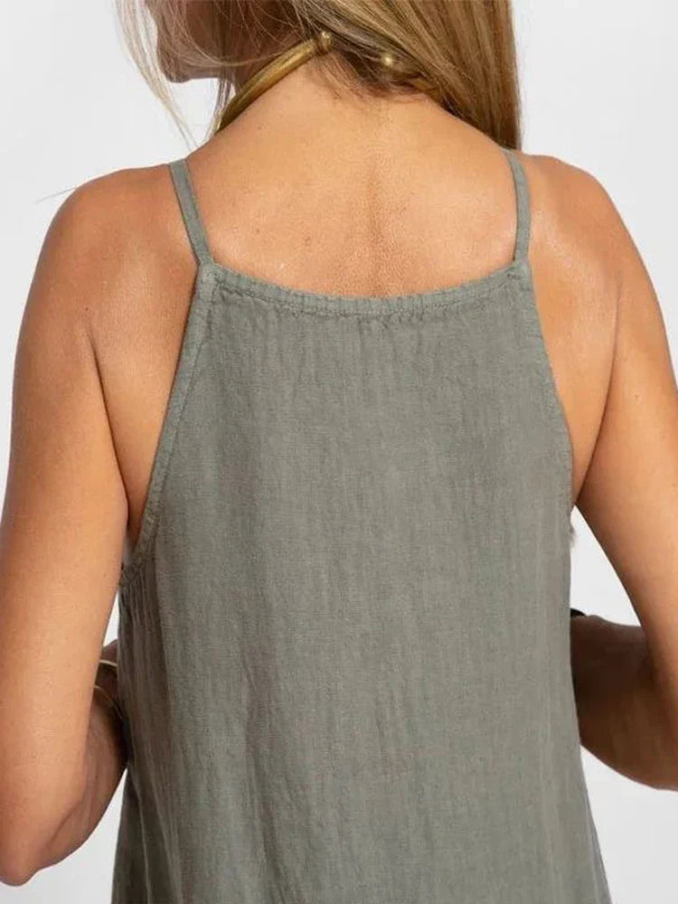Elegantes Kleid mit Schlitzen