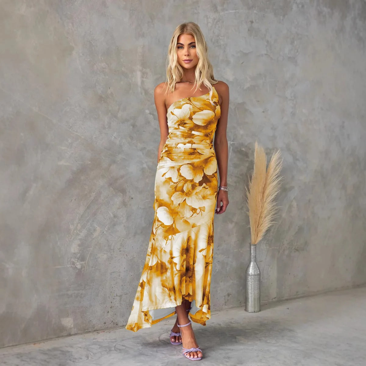 Elegantes Midikleid mit Blumenmuster für warme Tage