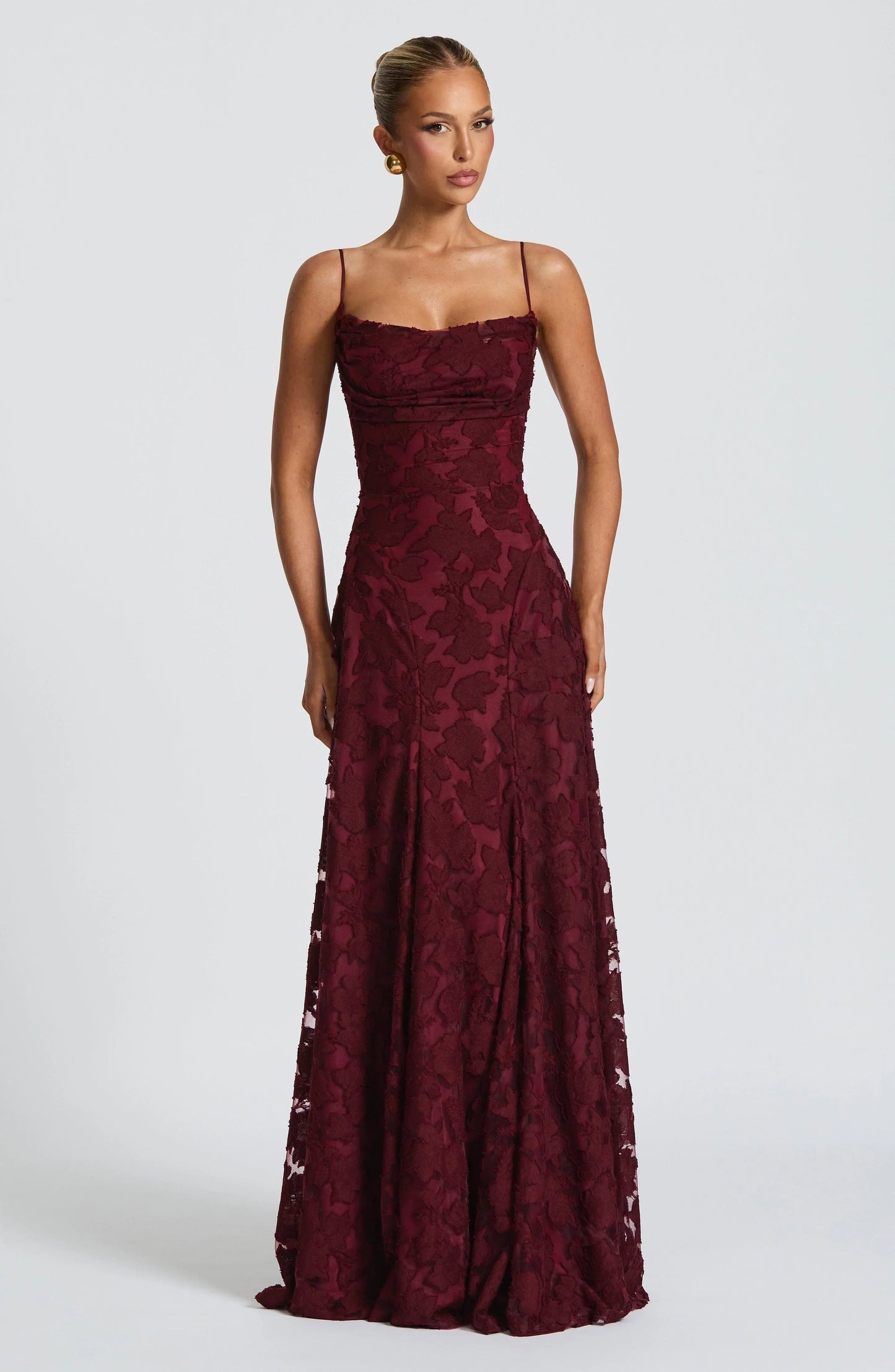 Elegantes rückenfreies Spitze-Maxikleid