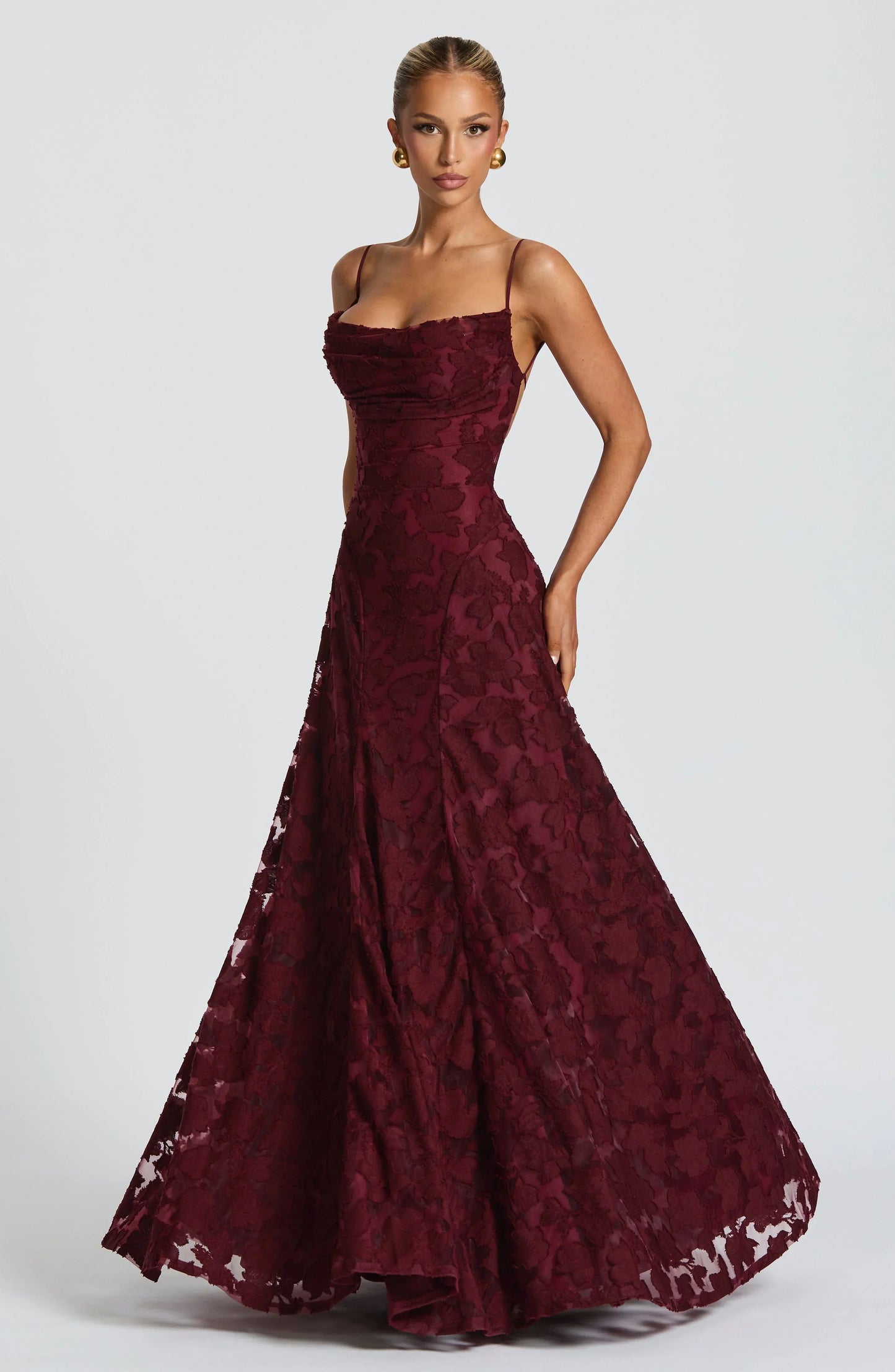 Elegantes rückenfreies Spitze-Maxikleid