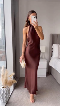 Elegantes Samt-Midikleid „Velvet Dusk“ für die Abendgarderobe