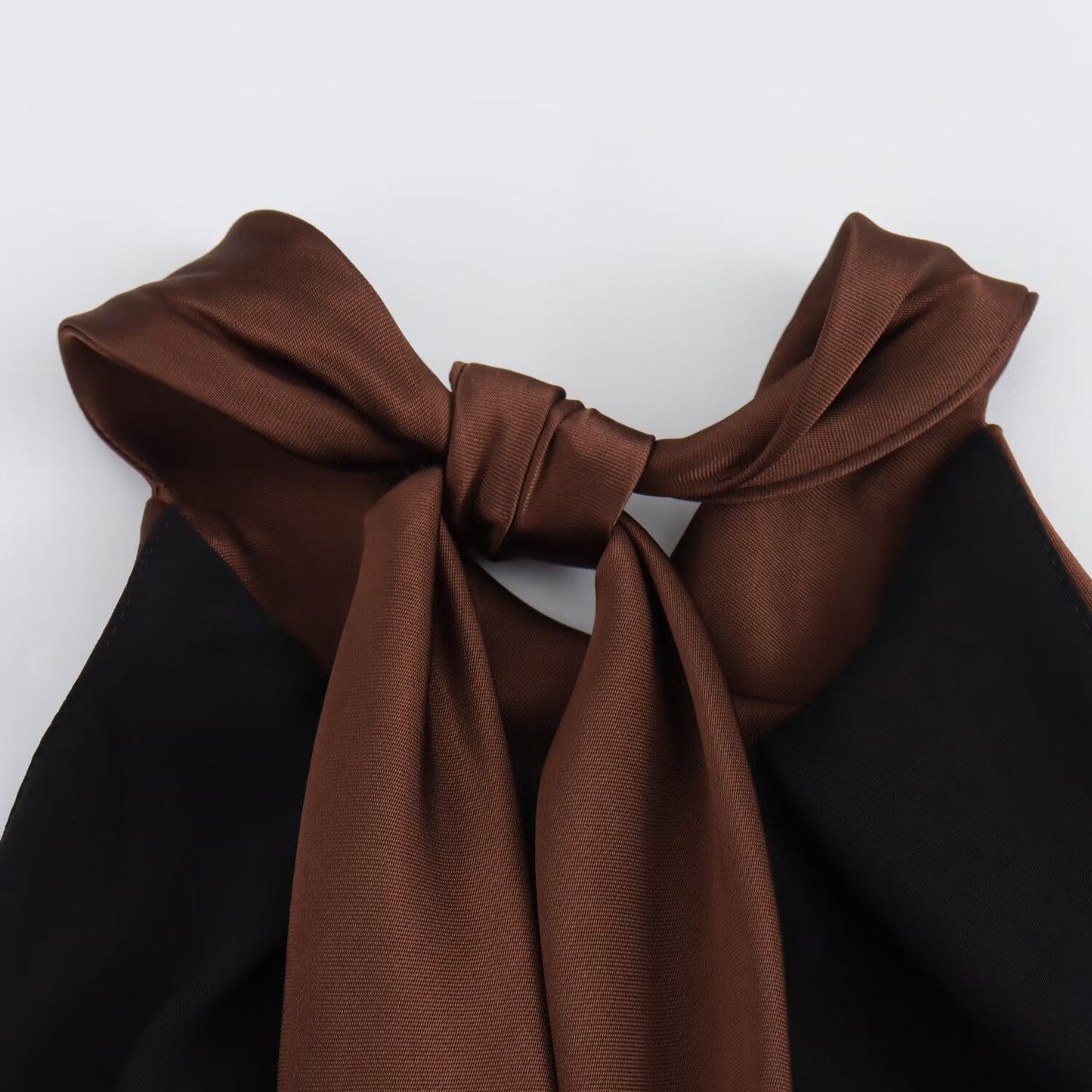 Elegantes Samt-Midikleid „Velvet Dusk“ für die Abendgarderobe
