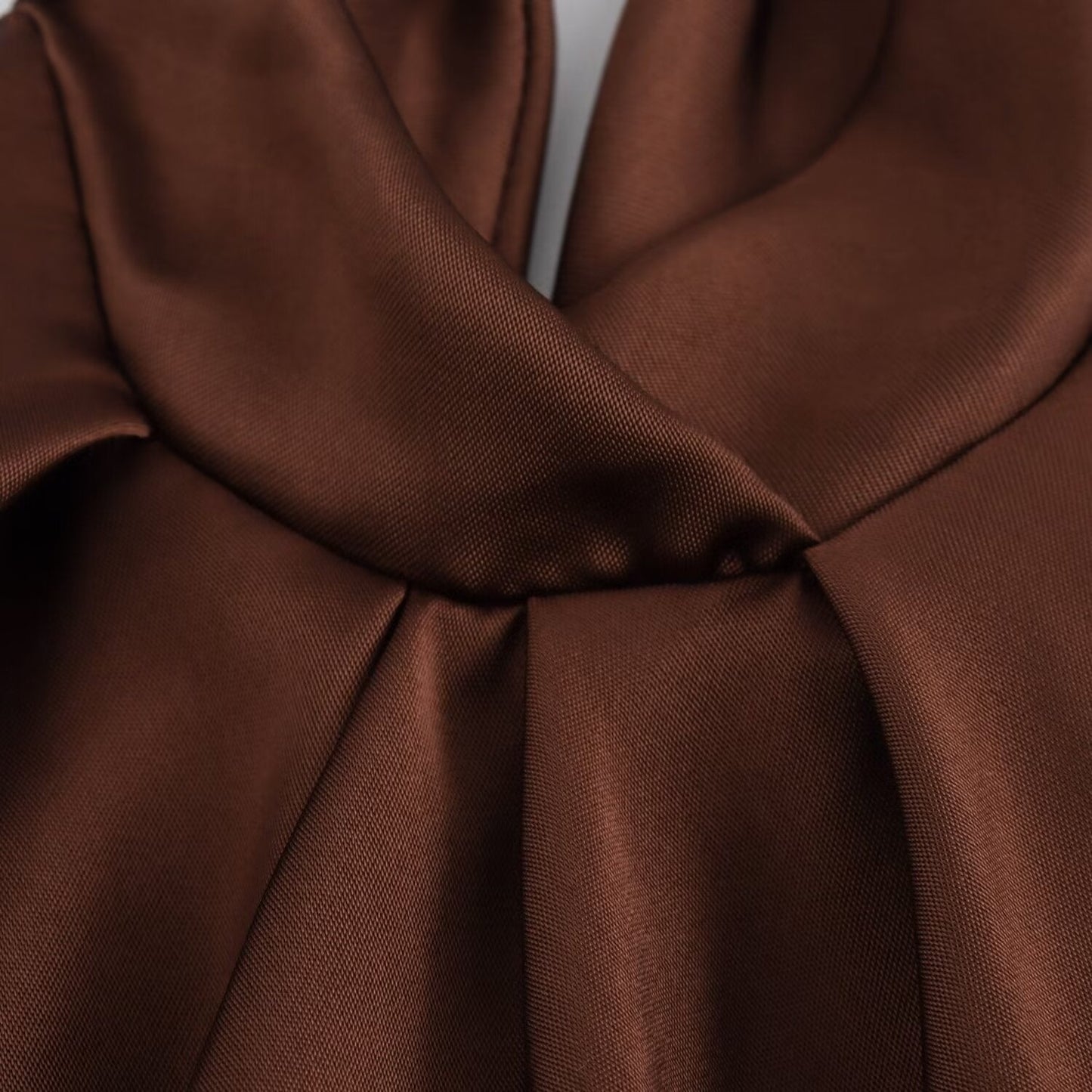 Elegantes Samt-Midikleid „Velvet Dusk“ für die Abendgarderobe