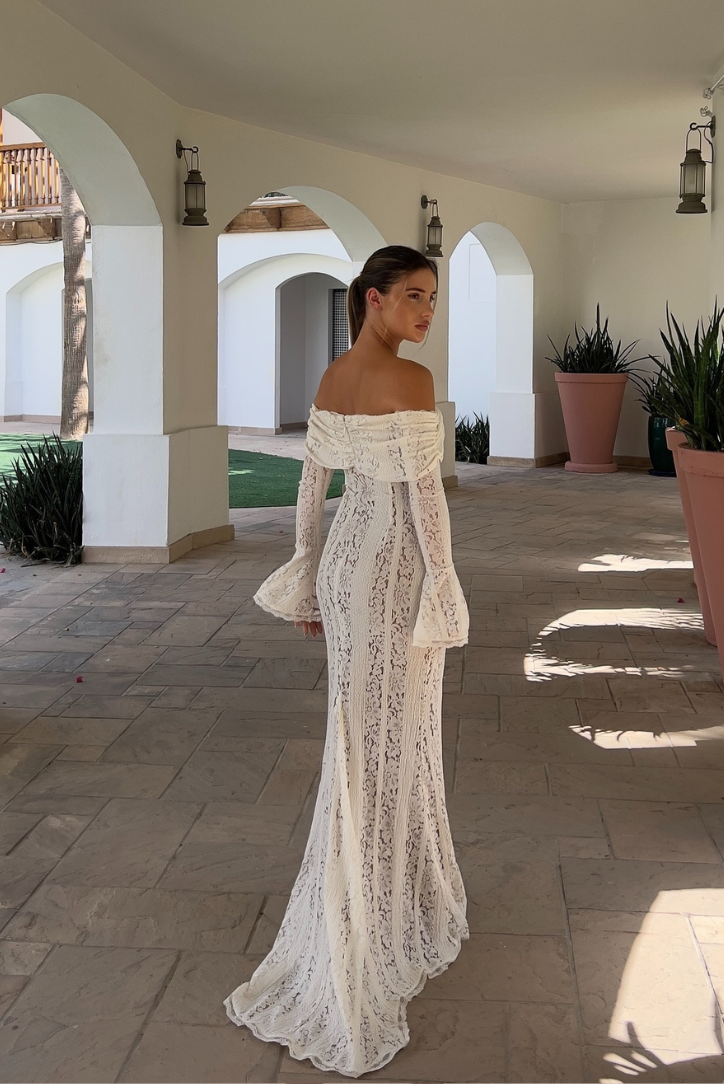 Elegantes und figurschmeichelndes Georgette-Spitzen-Maxikleid in Elfenbein für besondere Anlässe