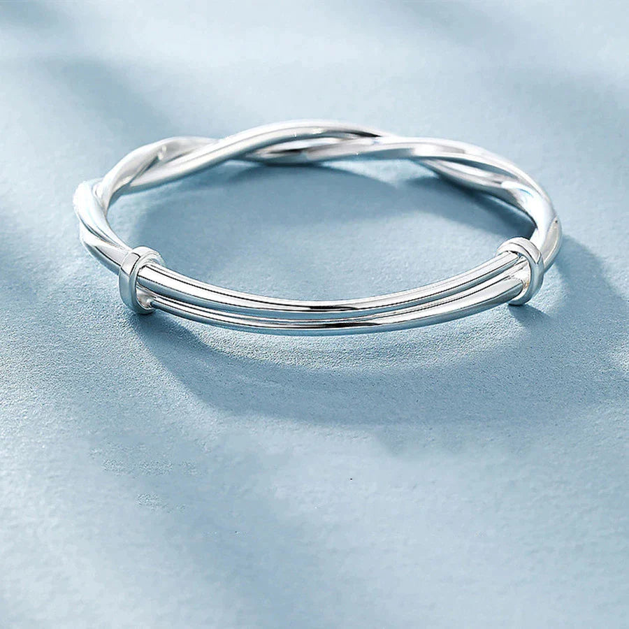 Elegantes und zeitloses geflochtenes Silberarmband für Damen