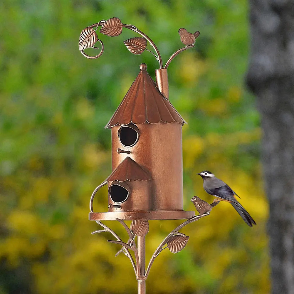 Elegantes Vogelhaus am Stab für Garten und Terrasse