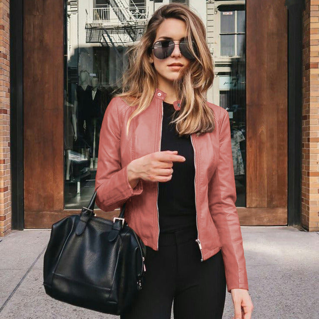 Figurbetonte kragenlose Damenjacke