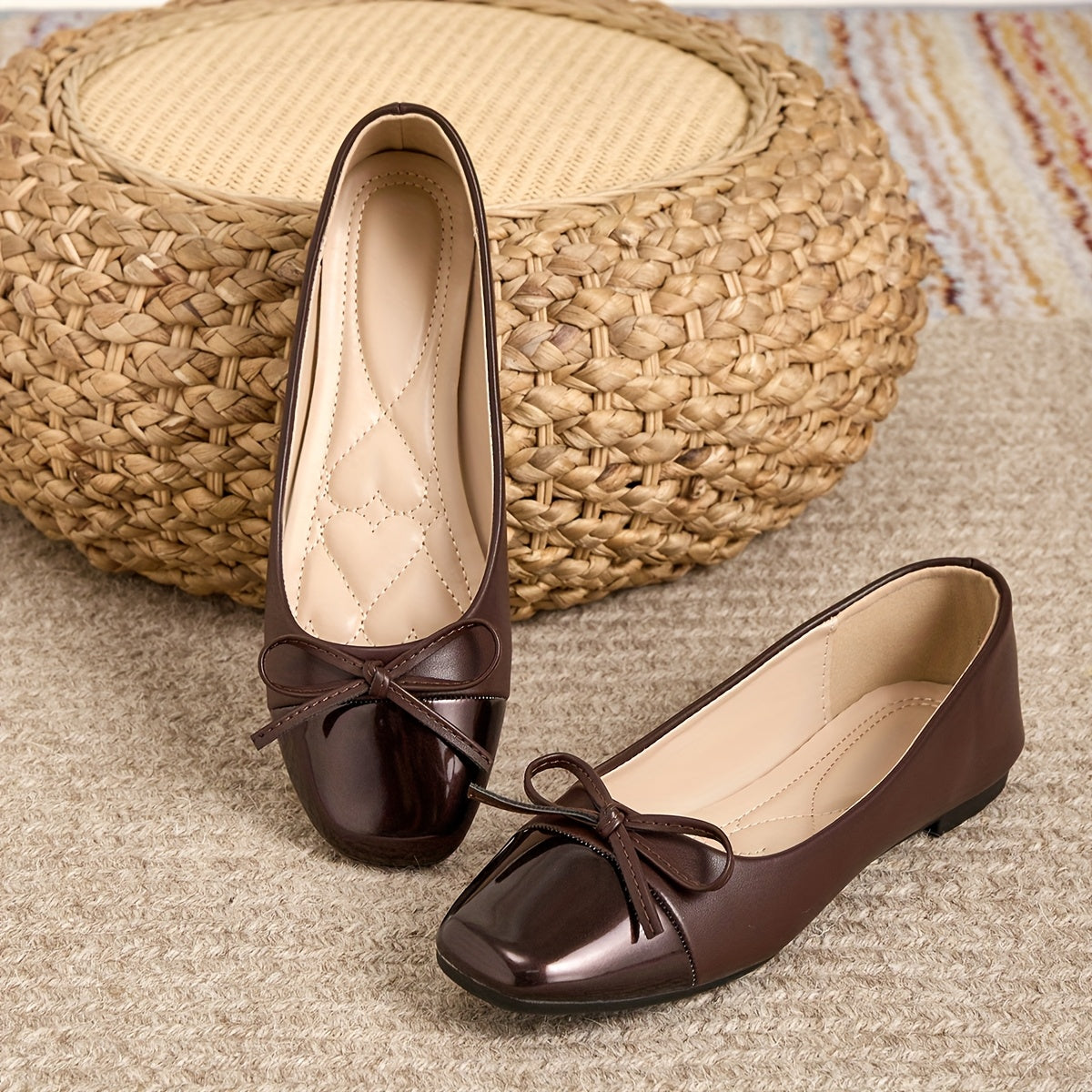 Flache Damen-Slipper mit karreeförmiger Schuhspitze